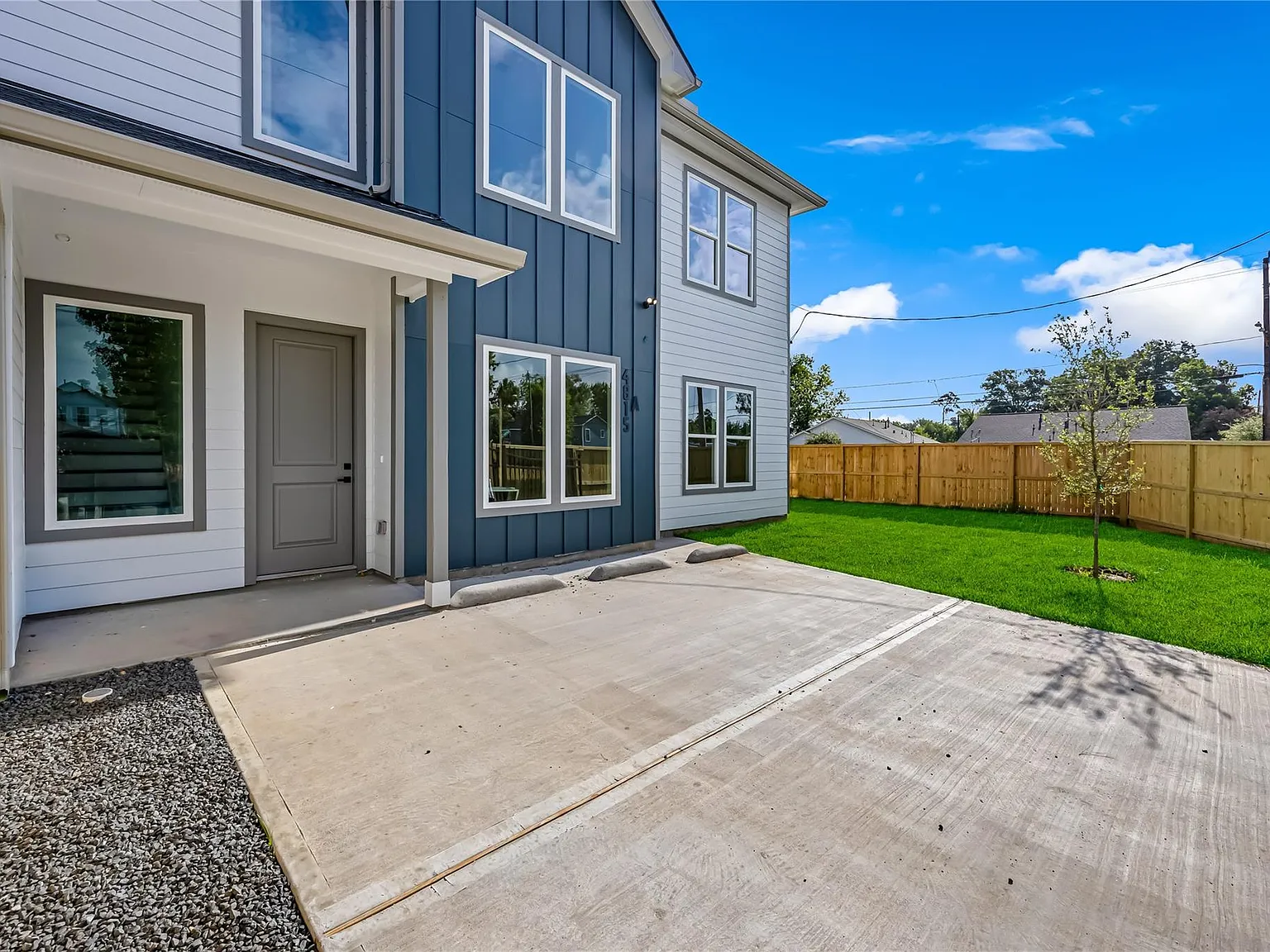 3 bed, 2.0 bath, 1300 sqft, $2,000 — Photo 4