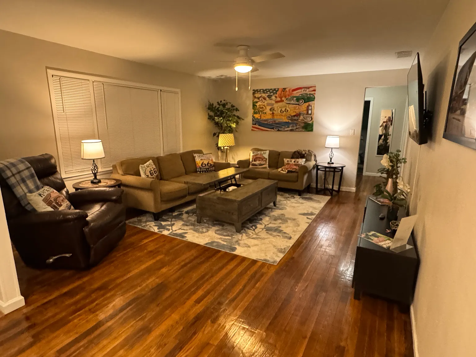 1704 W William St photo 1