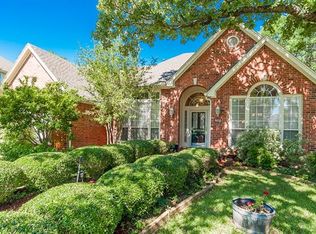8633 Kensington Ln, North Richland Hills, TX 76182