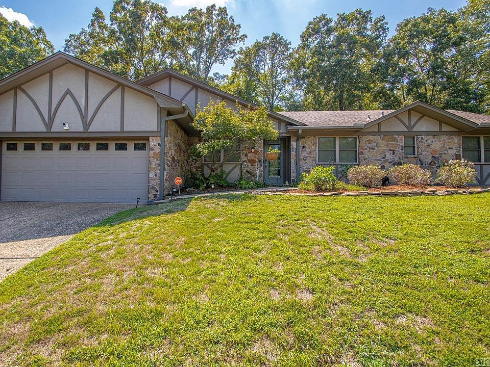 1st image of 11 Greenview Cir