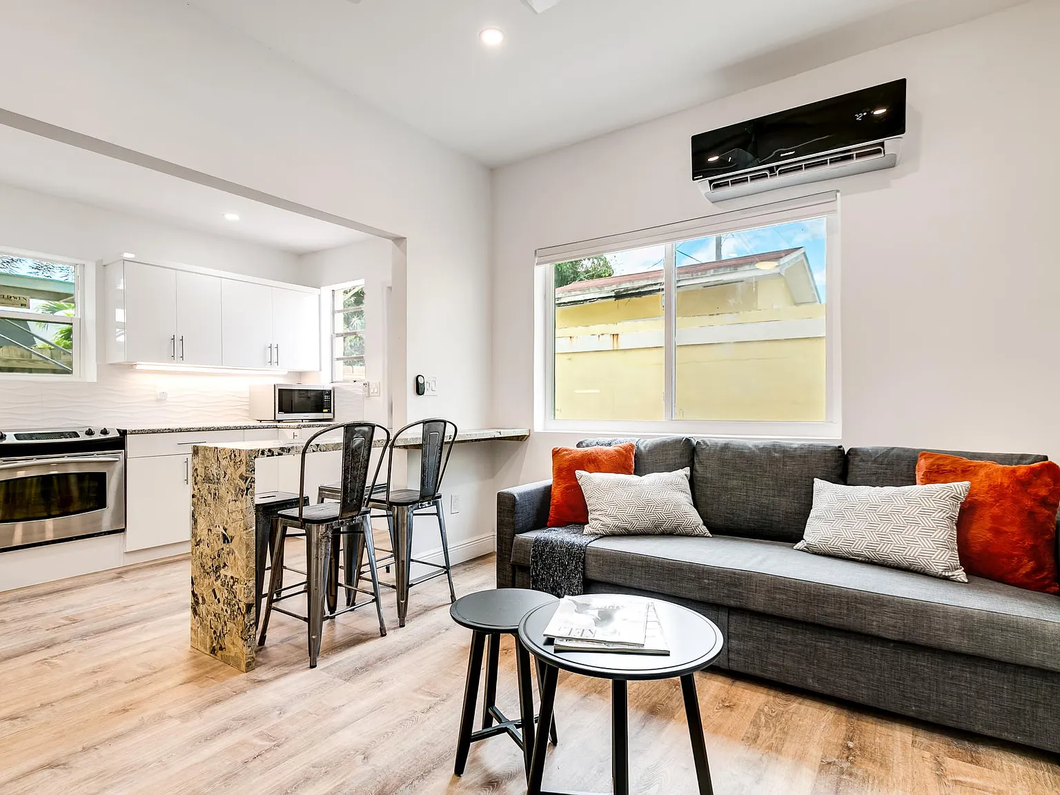 1 bed, 500 sqft, $2,400 — Photo 3