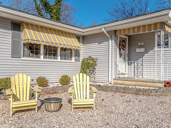 4th image of 2 Green Hill Dr