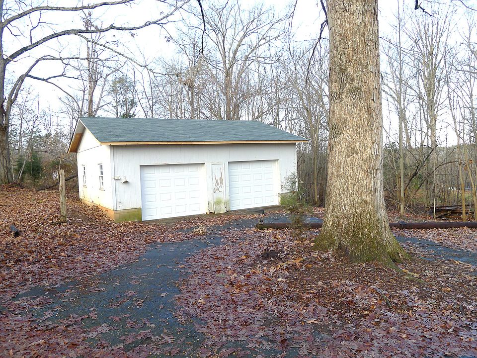 Detached Garage