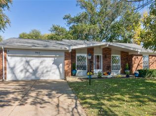 907 Lamplight Ln, Hazelwood, MO 63042