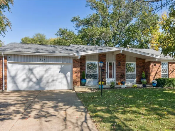 907 Lamplight Ln, Hazelwood, MO 63042