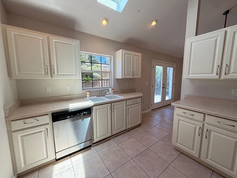 527 Terrier Way — Photo 6