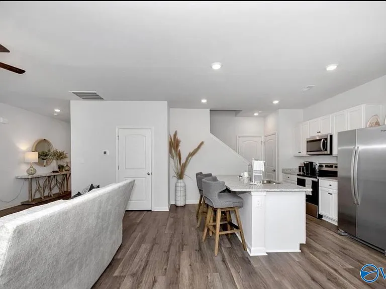 146 Maple Spring Trl — Photo 6