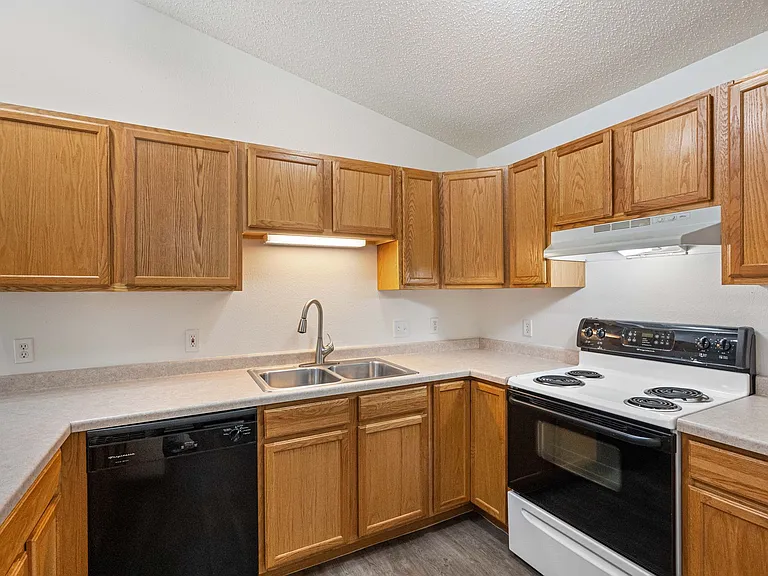 52 Fieldstone Dr — Photo 2