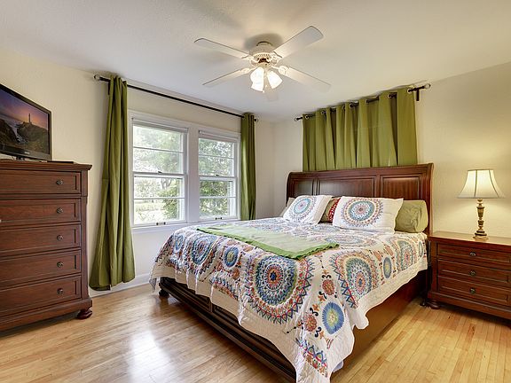 5th image of 156 Woodlynn Ave