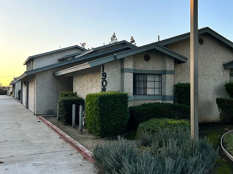 1908 S Mountain Ave — Photo 1