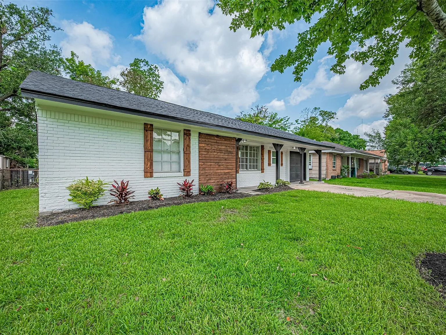 4 bed, 2.0 bath, 1486 sqft, $2,000 — Photo 2