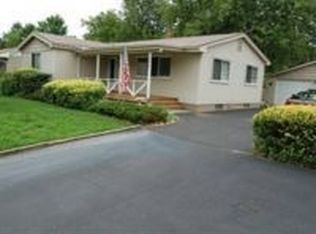 2879 Frembes Rd, Waterford, MI 48329