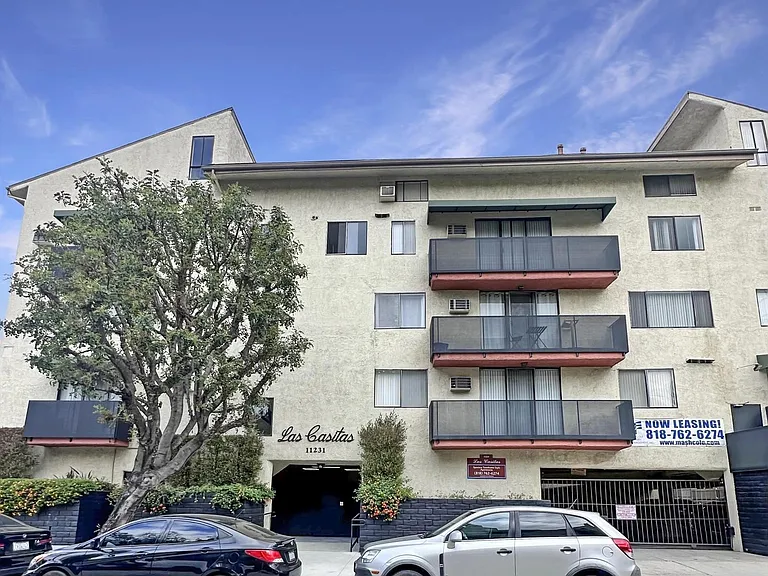 Las Casitas Apartments — Photo 3