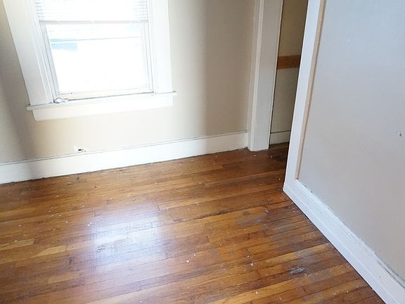5th image of 225 W 31st St #3R