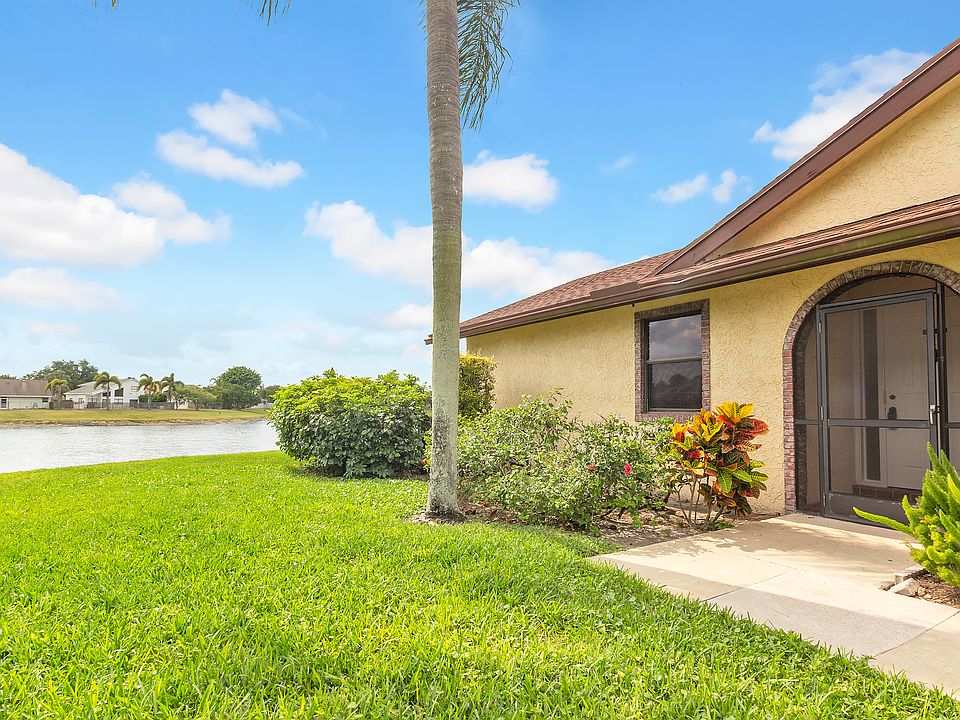 Front Ent View of Lake