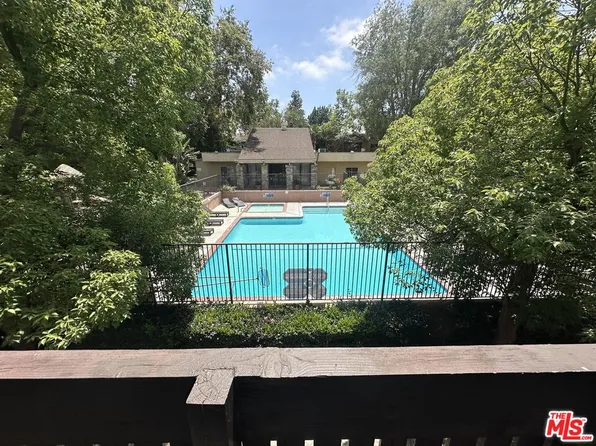 18350 Hatteras St APT 202, Tarzana, CA 91356