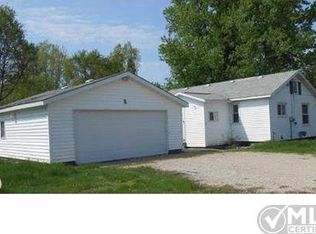 340 N 4th St, Edmore, MI 48829