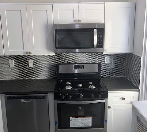 2nd image of 7202 Glenloch St