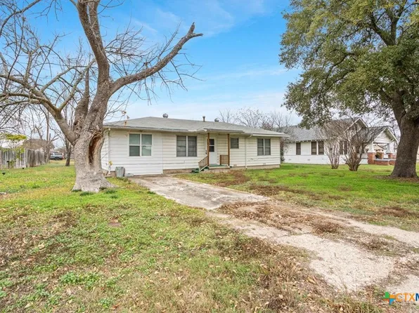 320 E Davilla St, Bartlett, TX 76511