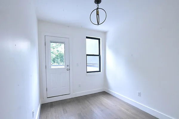 Rented by Mazel Realty USA Corp | media 16