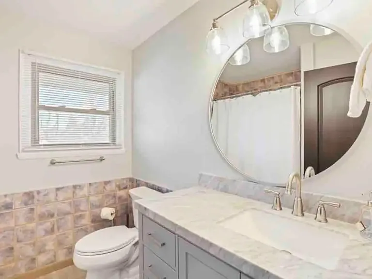Tiverton Ct — Photo 10