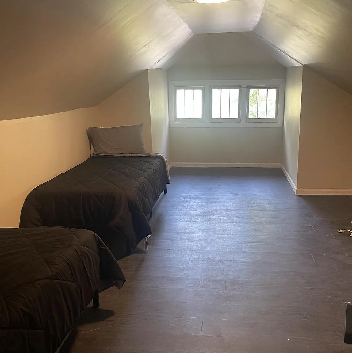 4 bed, 1.0 bath, 1800 sqft, $1,070 — Photo 1