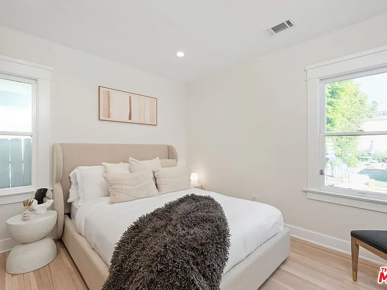 1224 N Ogden Dr — Photo 34