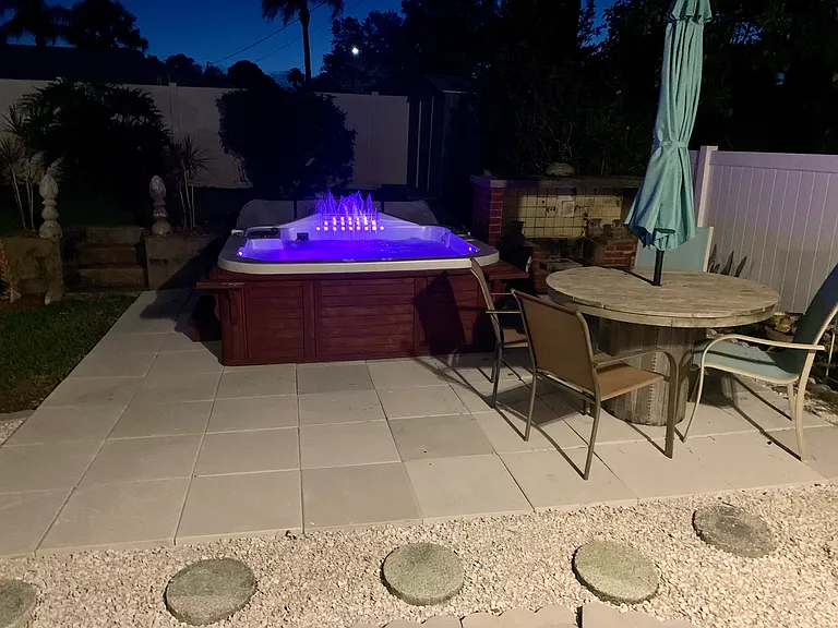 148 Overbrook Dr E — Photo 32