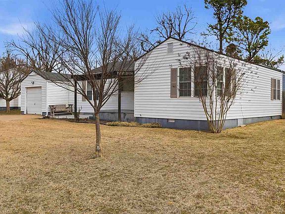 3rd image of 902 N 14th St