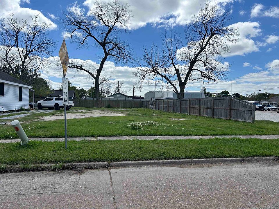 1st image of 806 Orange St
