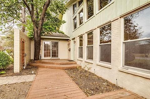 4th image of 2701 Lakewood Ln