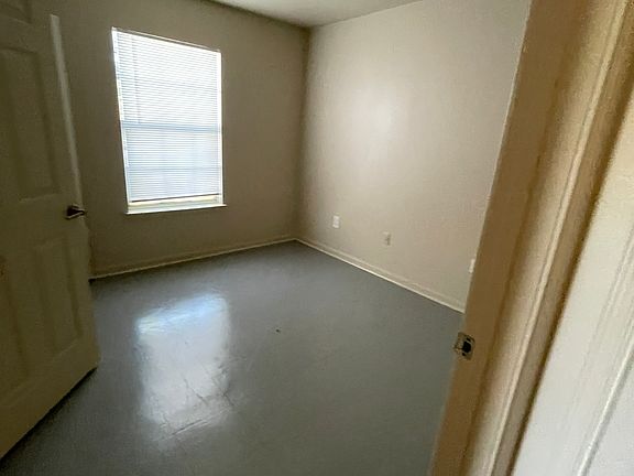 2nd image of 216 Hudson Ln