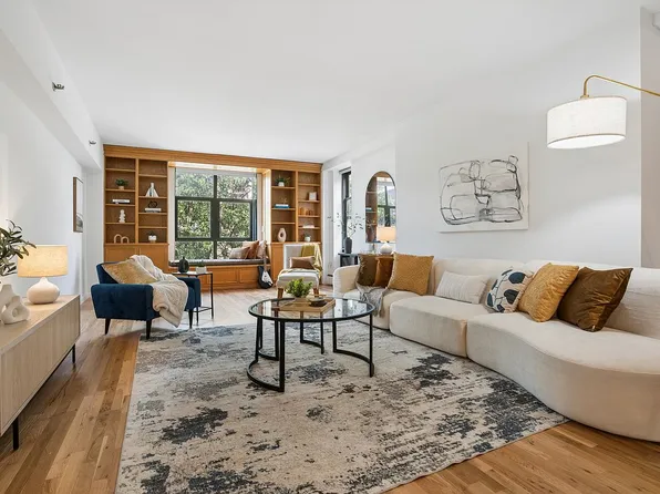 130 Barrow St APT 312, New York, NY 10014