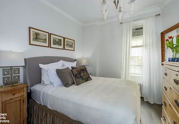 5th image of 137 E 66th St APT 1A
