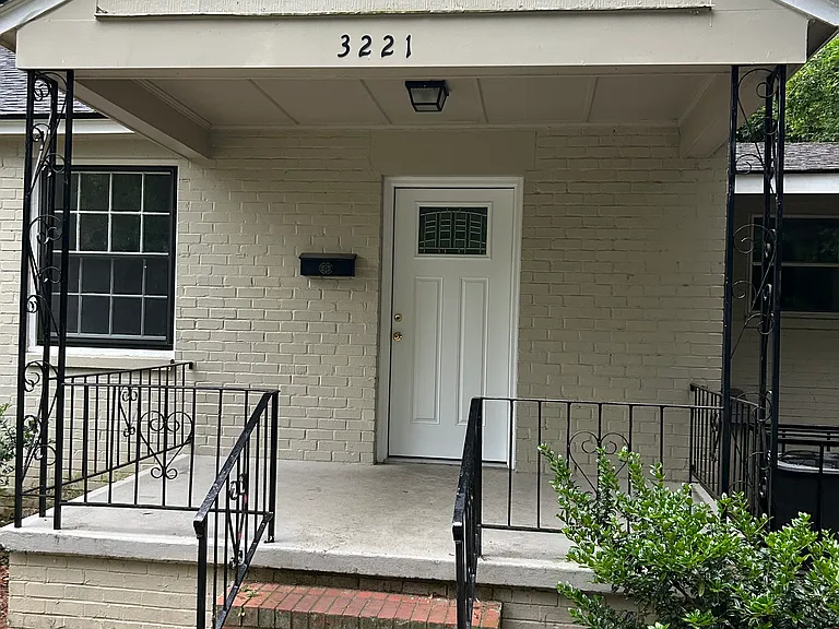 3221 Atkins Dr — Photo 3