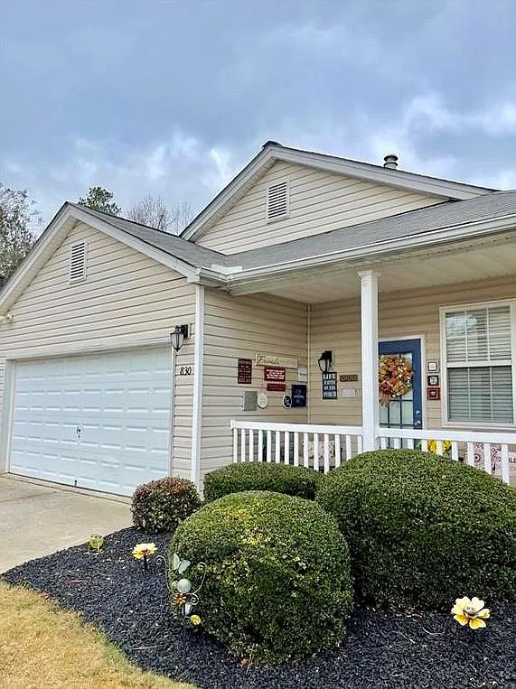 2 bed, 2.0 bath, 993 sqft, $1,699 — Photo 1