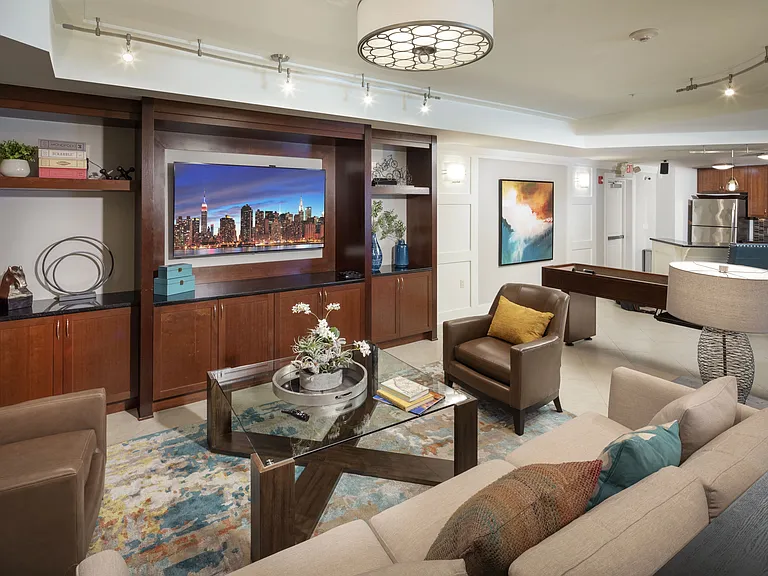 140 Mayhill — Photo 16