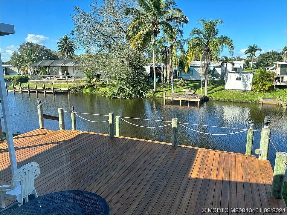 1st image of 211 SE Paradise Pl
