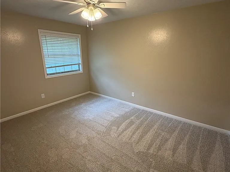 1208 Bayou Woods Dr — Photo 17