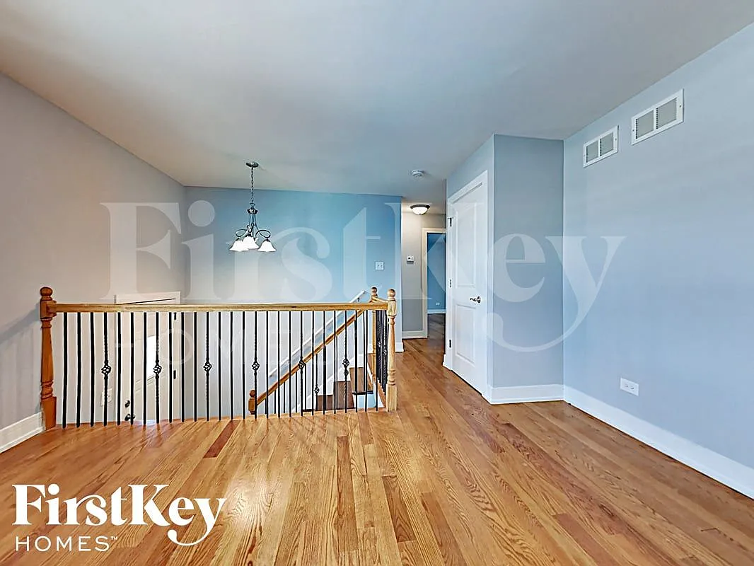 4 bed, 2.0 bath, 1900 sqft, $3,050 — Photo 3