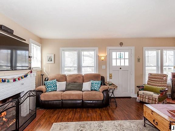 3rd image of 1021 S West Ave