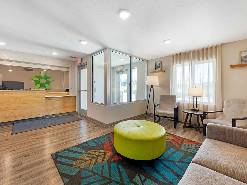 Lobby and Guest Check-in