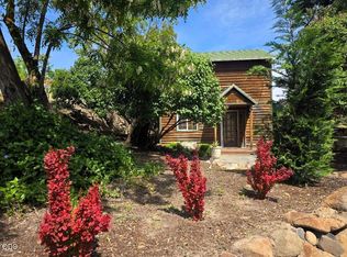 110 Staats Ave, Maupin, OR 97037