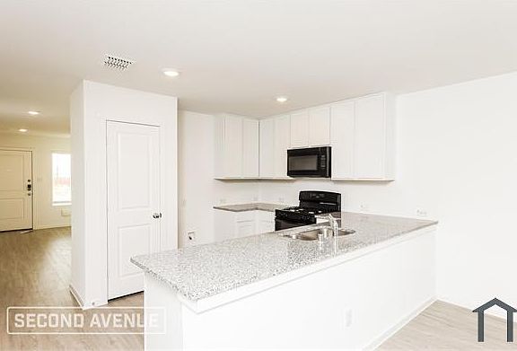 4th image of 4113 Equestrian Dr