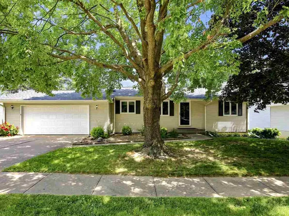 1046 Briar Dr, Iowa City, IA 52240