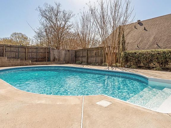 2nd image of 1611 Roleson Ln