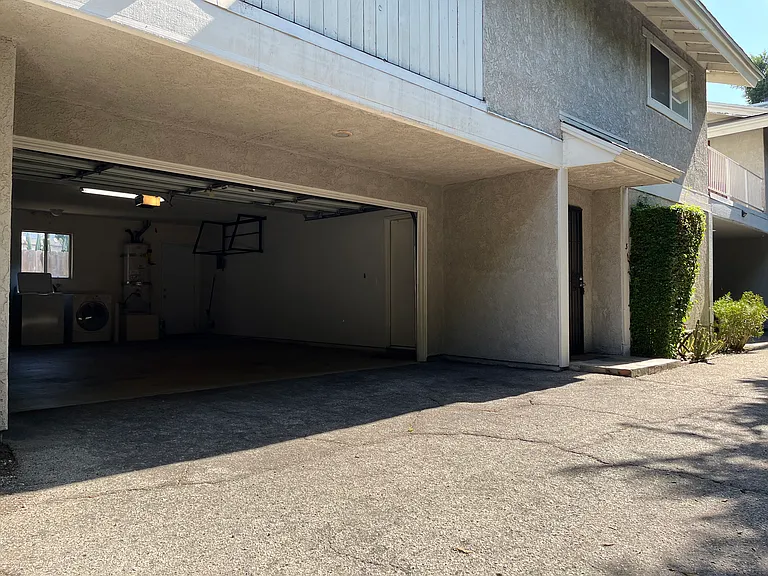 422 N Marengo Ave #3 — Photo 2