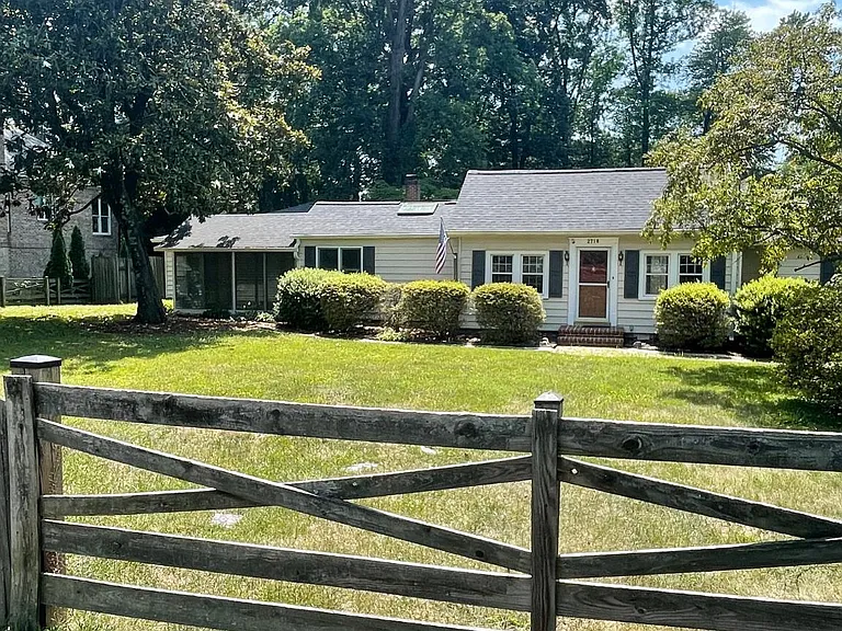 2718 Pioneer Ln — Photo 1