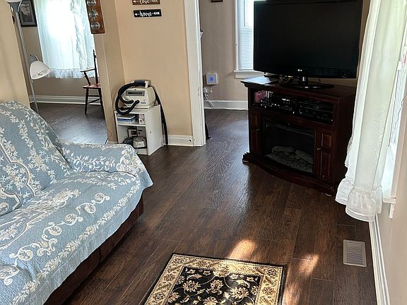 4th image of 2220 E Dudley Ave