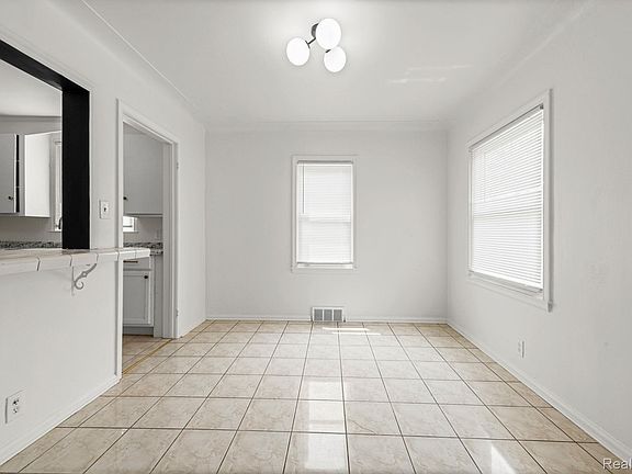 5th image of 11594 Rossiter St